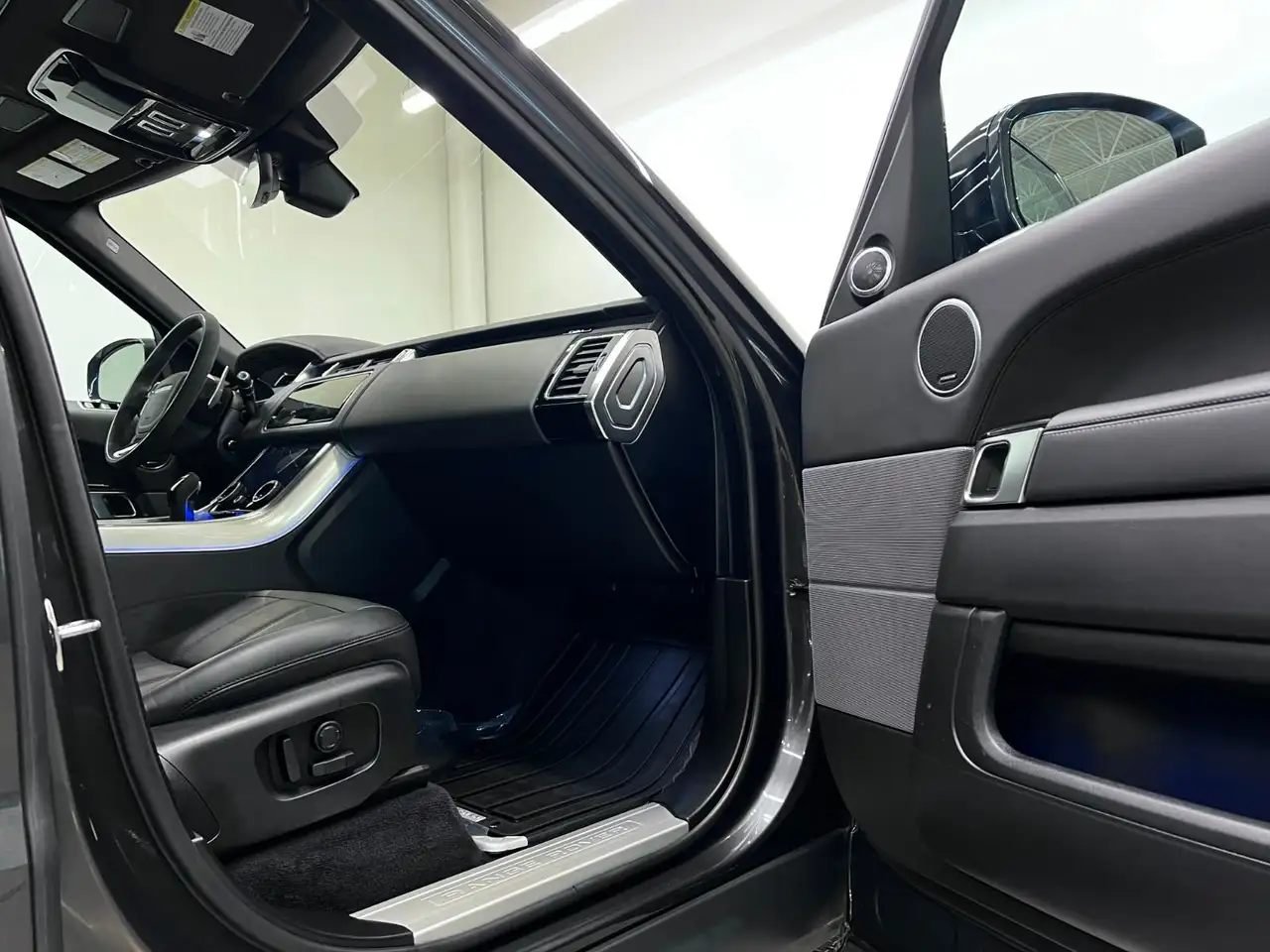 Land Rover Range Rover Sport снимка Land Rover Range Rover Sport