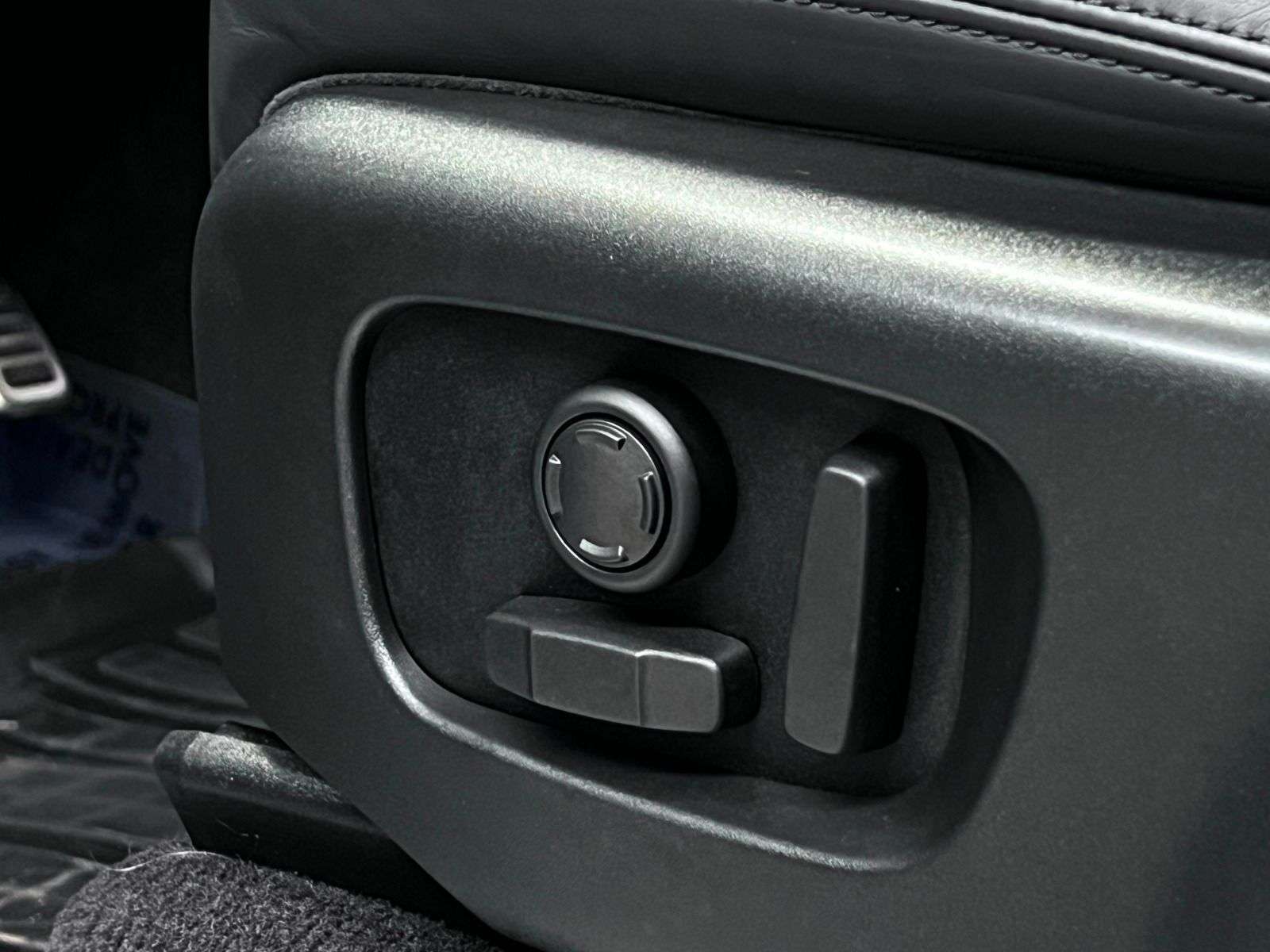 2020 Land Rover Range Rover Sport HST | CENTER CONSOLE FRIDGE | 22 INCH WHEELS thumb 29