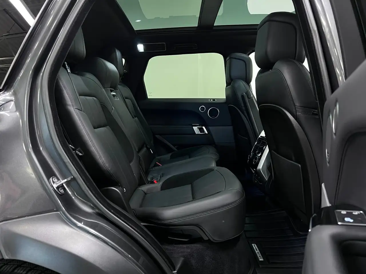 Land Rover Range Rover Sport снимка Land Rover Range Rover Sport