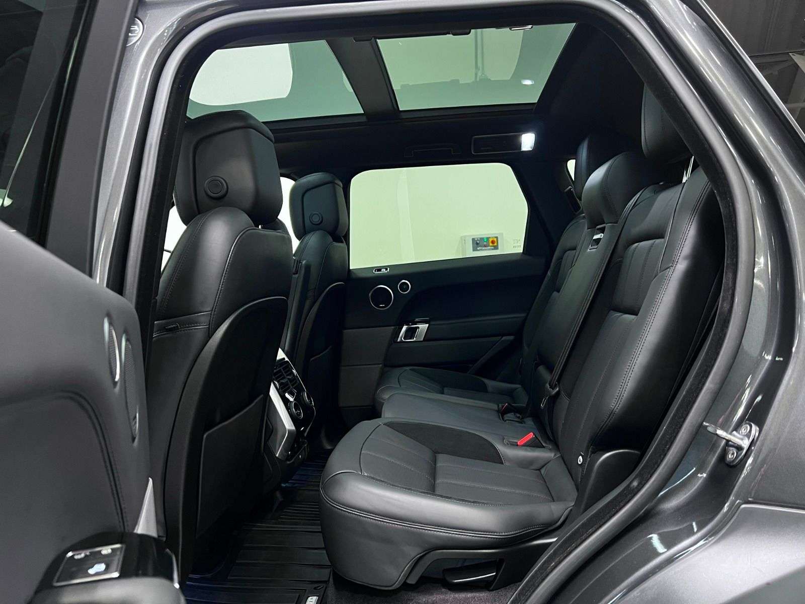 2020 Land Rover Range Rover Sport HST | CENTER CONSOLE FRIDGE | 22 INCH WHEELS thumb 23