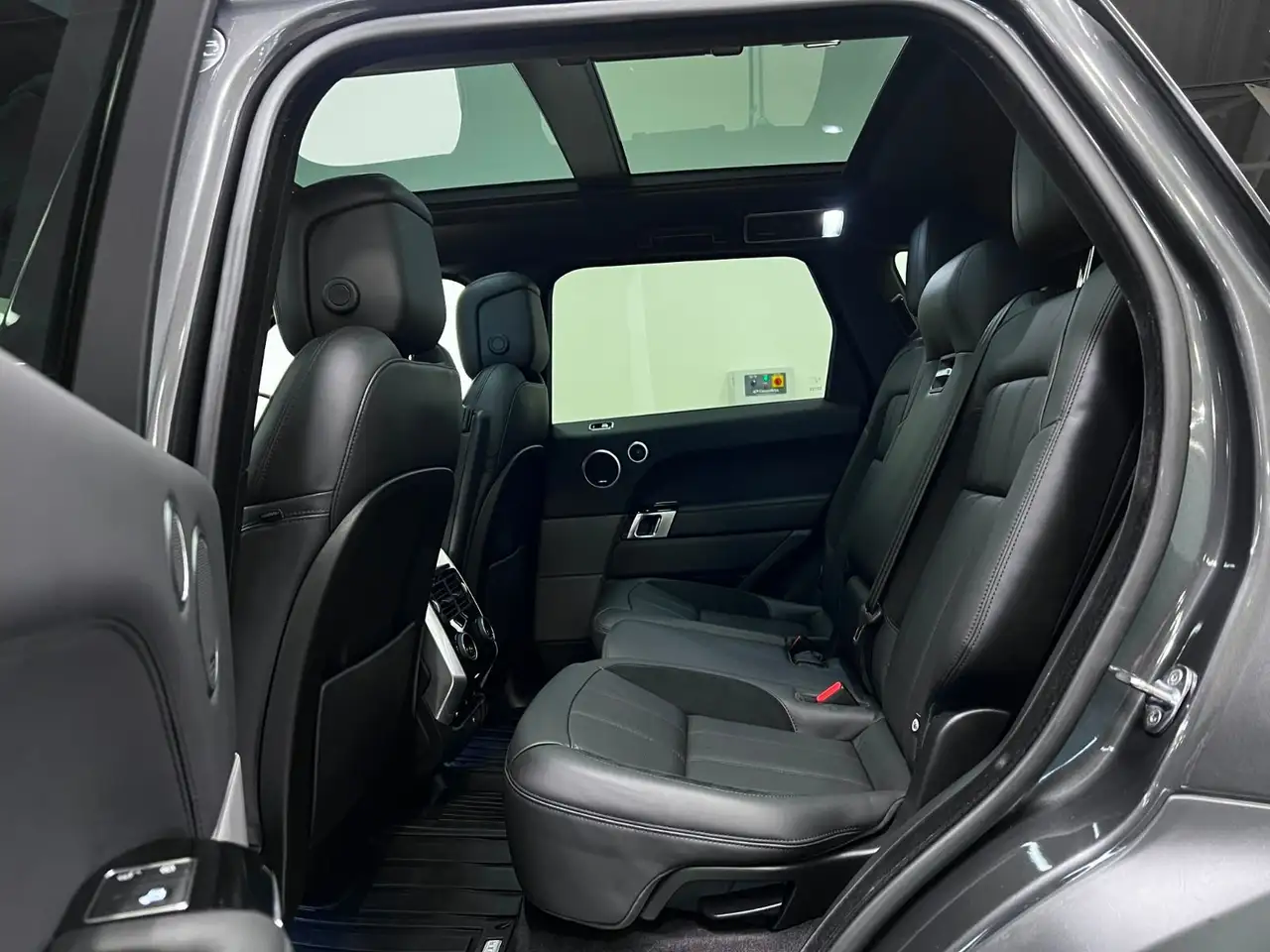 Land Rover Range Rover Sport снимка Land Rover Range Rover Sport