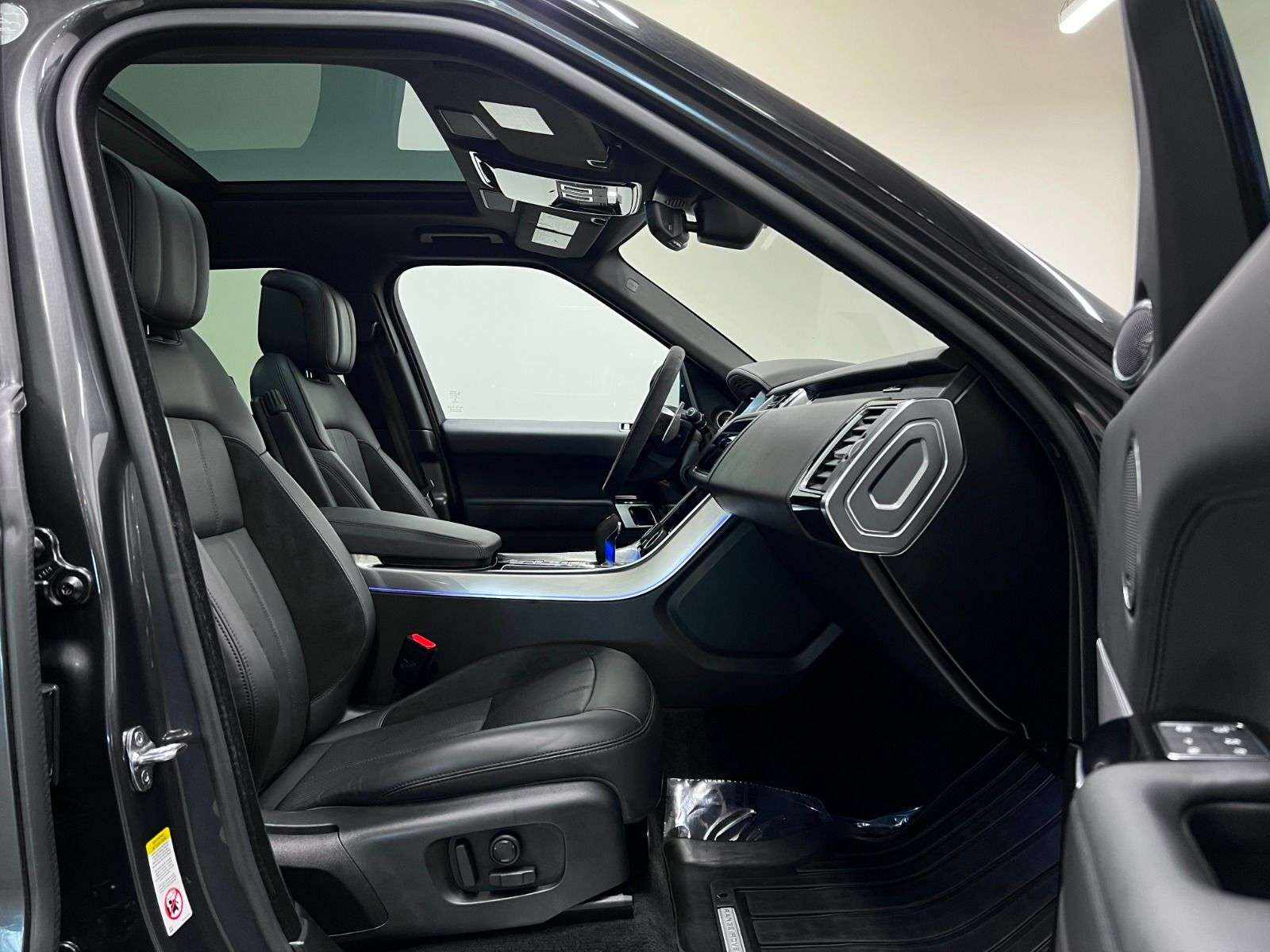 2020 Land Rover Range Rover Sport HST | CENTER CONSOLE FRIDGE | 22 INCH WHEELS alt 5