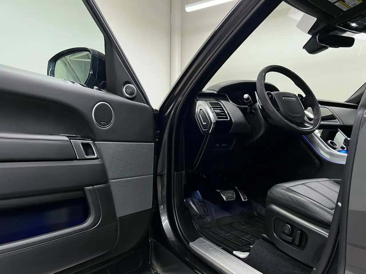 Land Rover Range Rover Sport снимка Land Rover Range Rover Sport