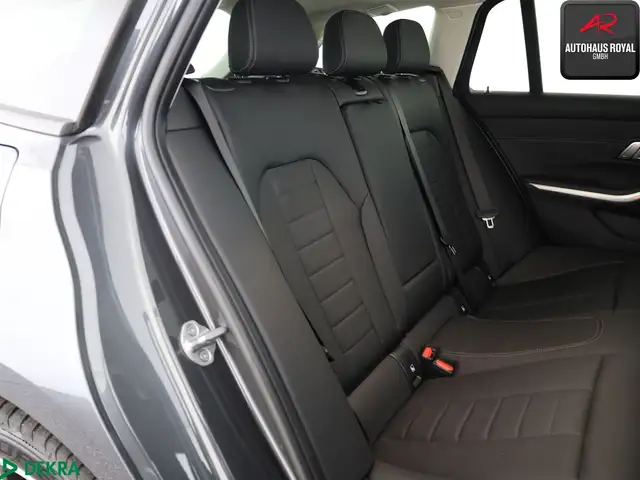 BMW 3 Series view 12