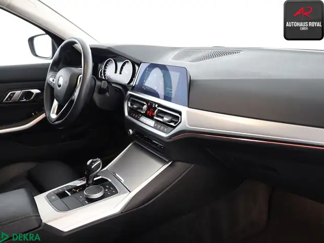 BMW 3 Series view 10