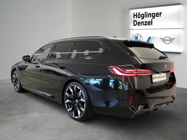BMW 5 Series view 10