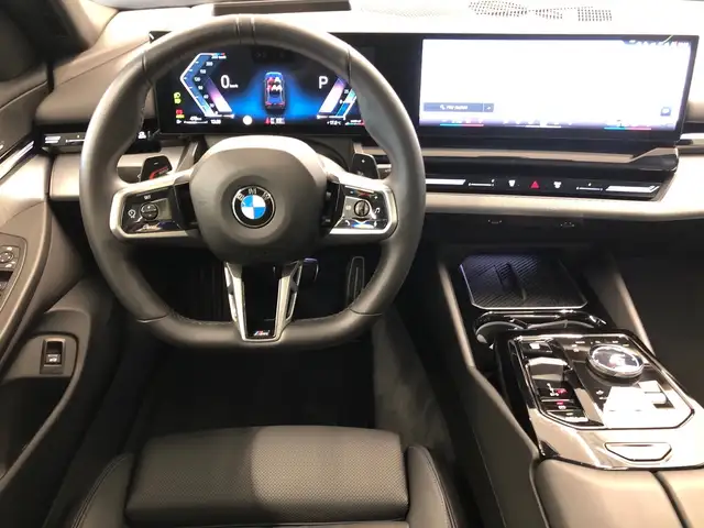 BMW 5 Series view 8