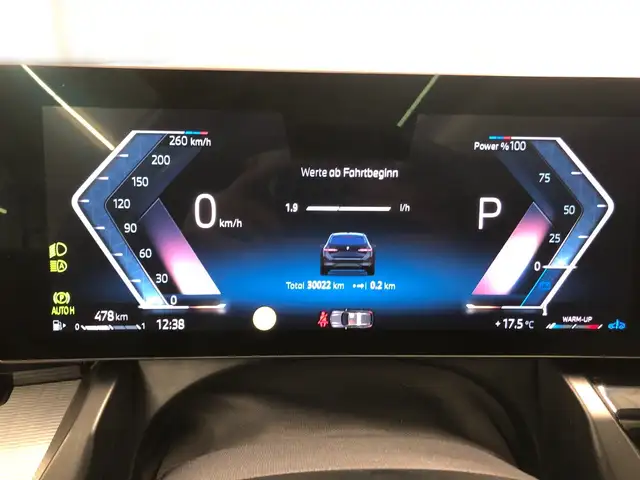 BMW 5 Series view 4