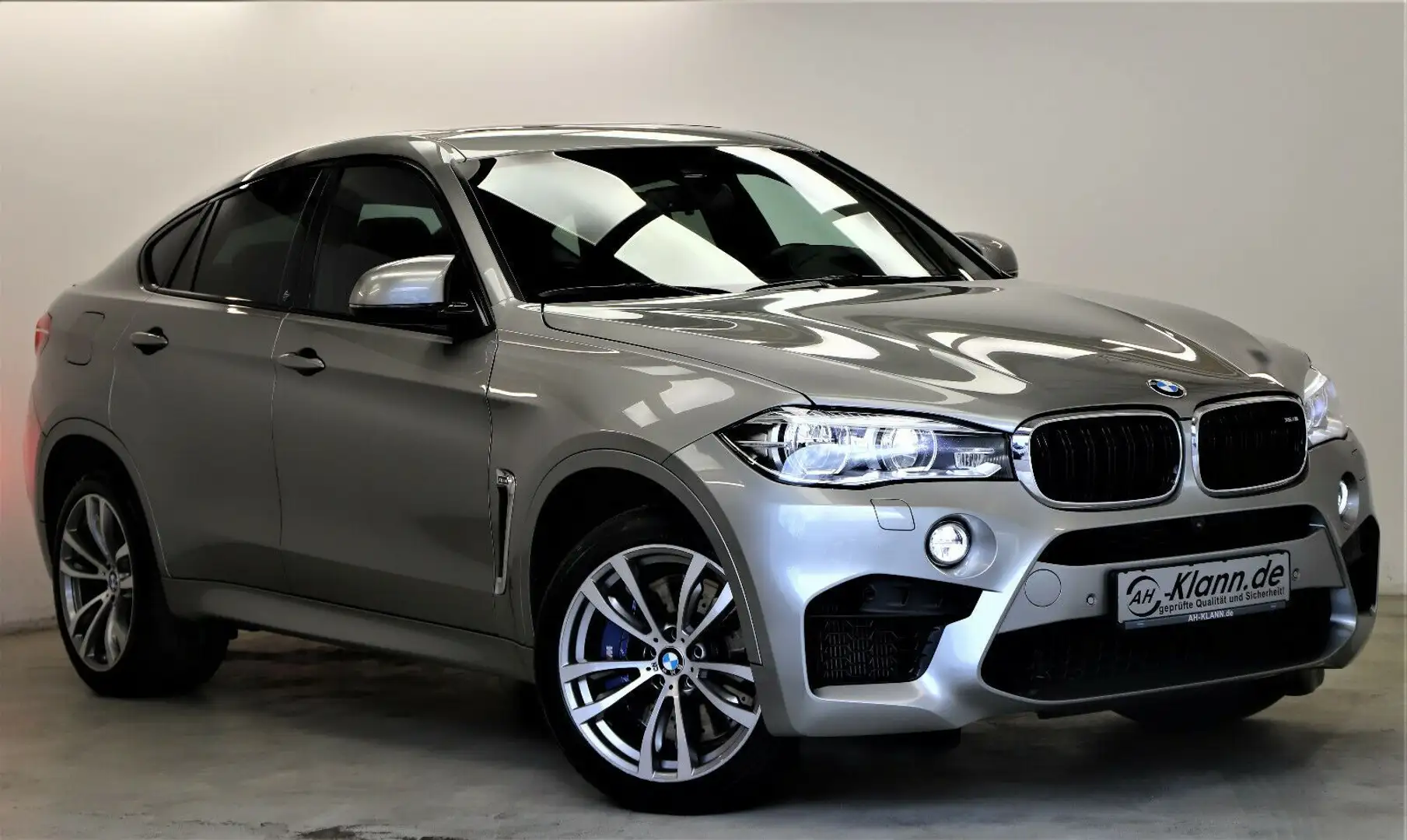 BMW X6 M 4.4 575PS M Drivers Package SMG Head-Up LED Šedá - 1