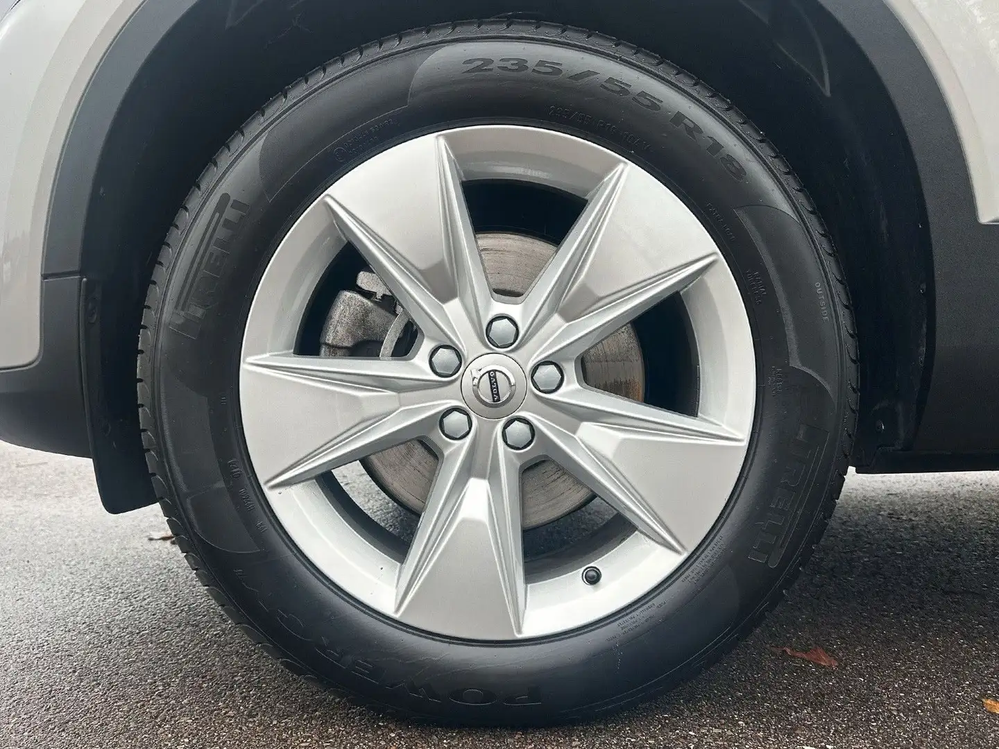 Volvo XC40 B4 MILD Hybrid Automatik Plus Bright AHK Silber - 2