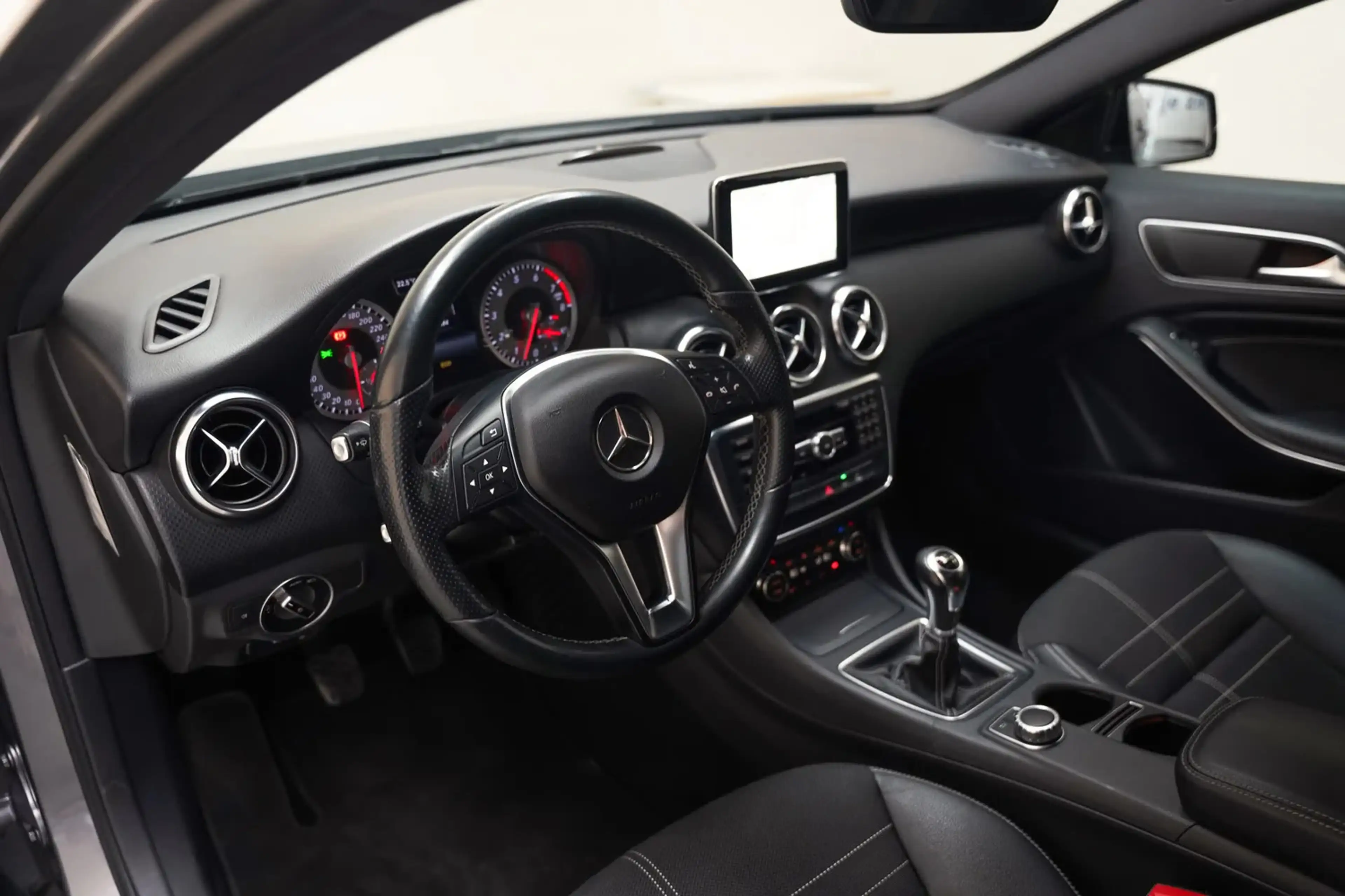 Mercedes-Benz A 180 Ambition [ Panorama Xenon Navi Clima PDC Cruise ] — photo 15