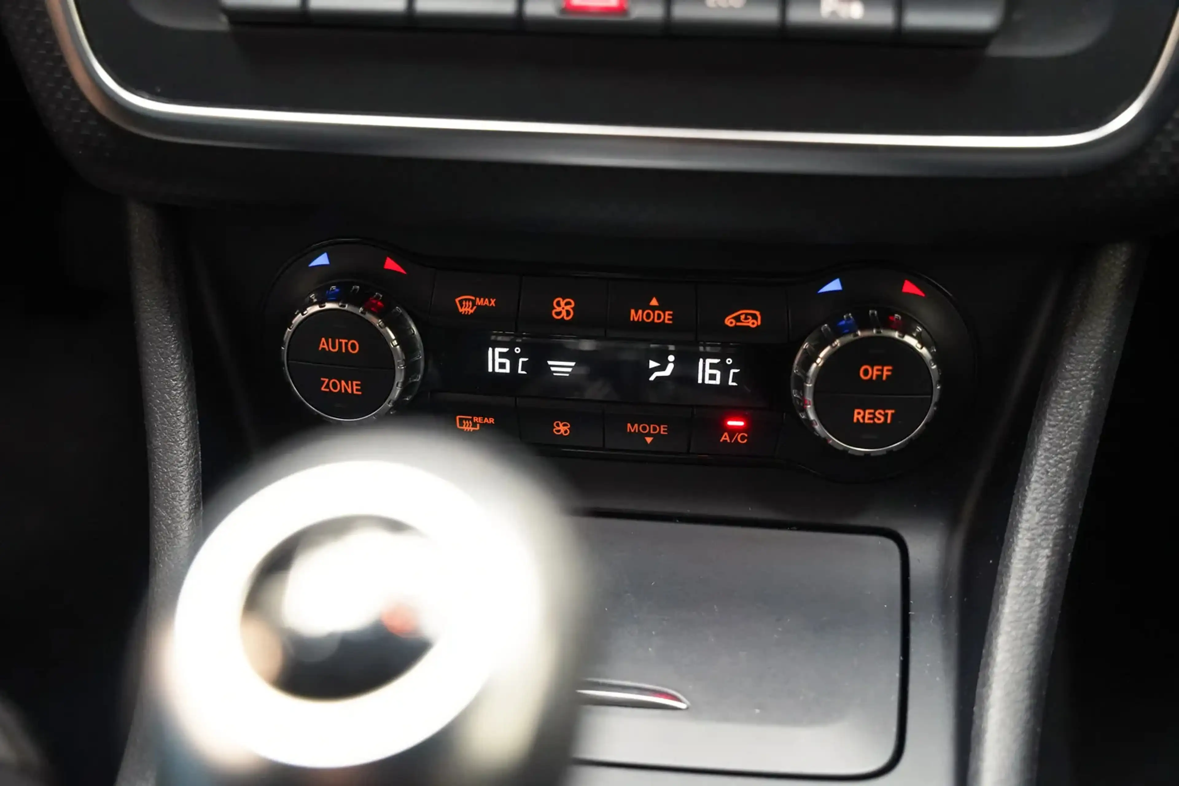 Mercedes-Benz A 180 Ambition [ Panorama Xenon Navi Clima PDC Cruise ] — photo 9