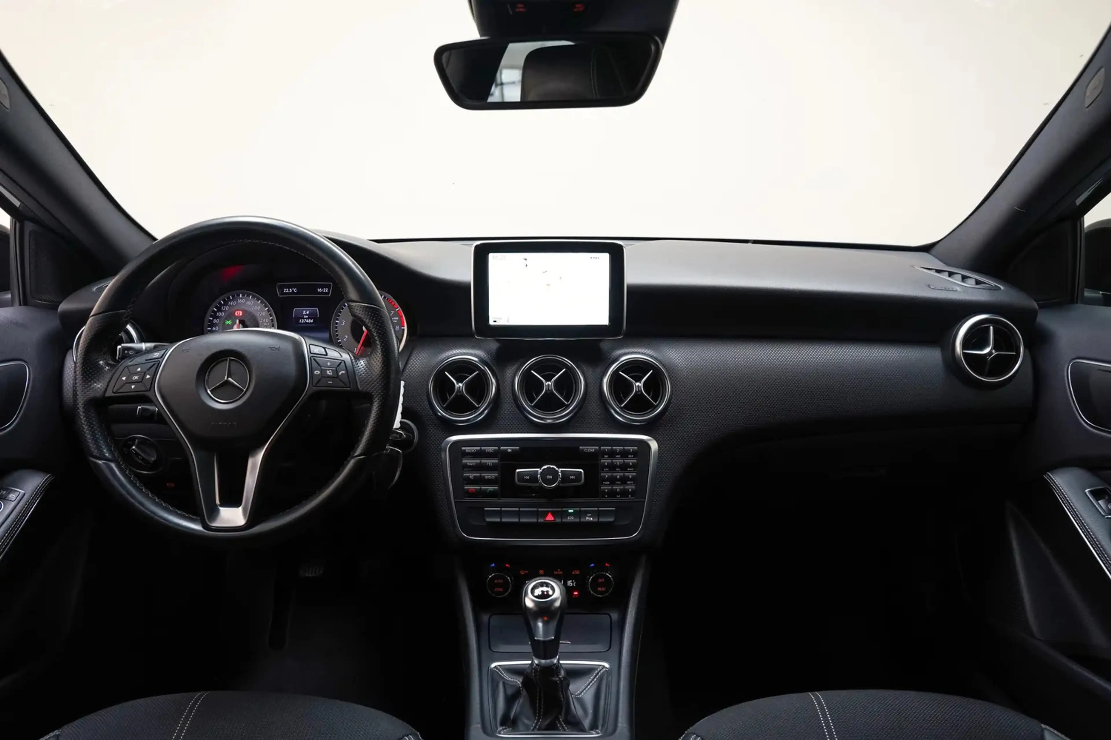 Mercedes-Benz A 180 Ambition [ Panorama Xenon Navi Clima PDC Cruise ] — photo 4
