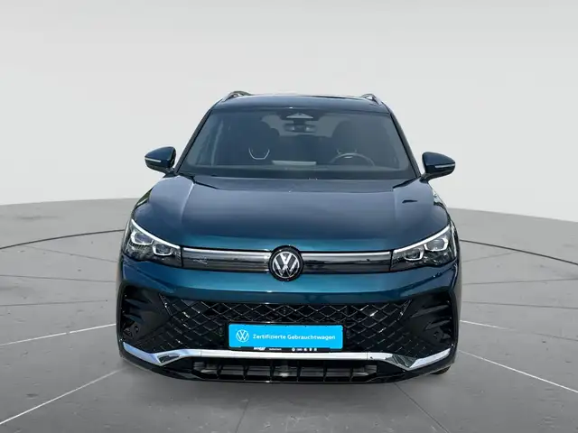Volkswagen Tiguan view 2