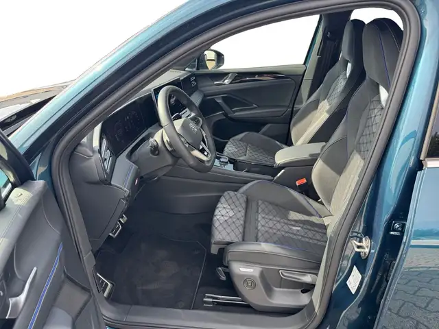 Volkswagen Tiguan view 4