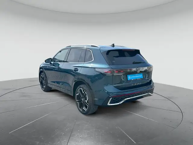 Volkswagen Tiguan view 3