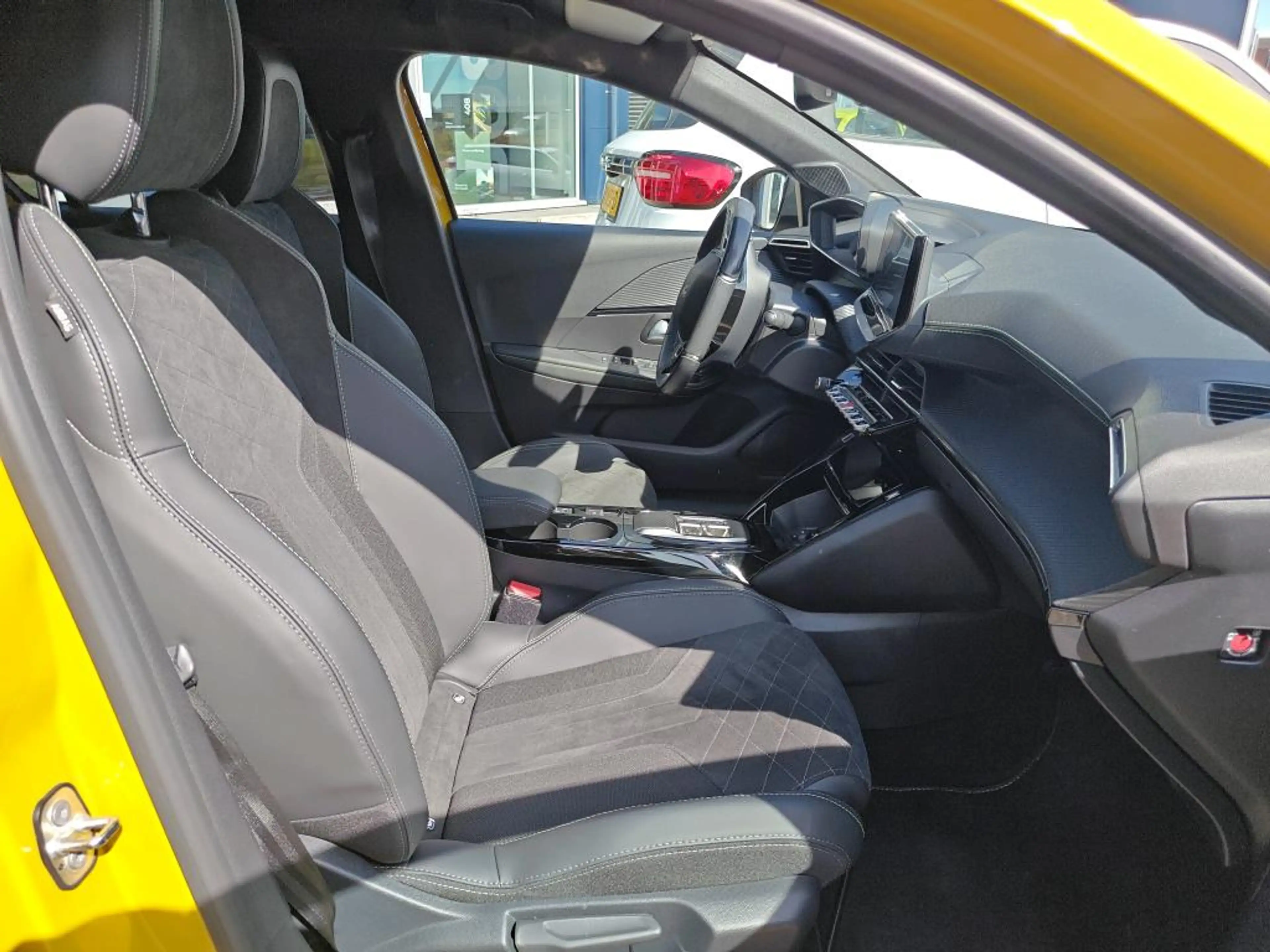 Peugeot e-208 EV GT Pack 50 kWh | Fase 3 laden | Stoelverwarming — photo 8