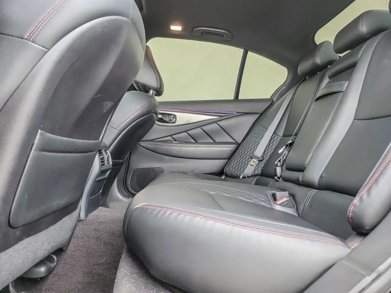 Infiniti Q50 снимка Infiniti Q50