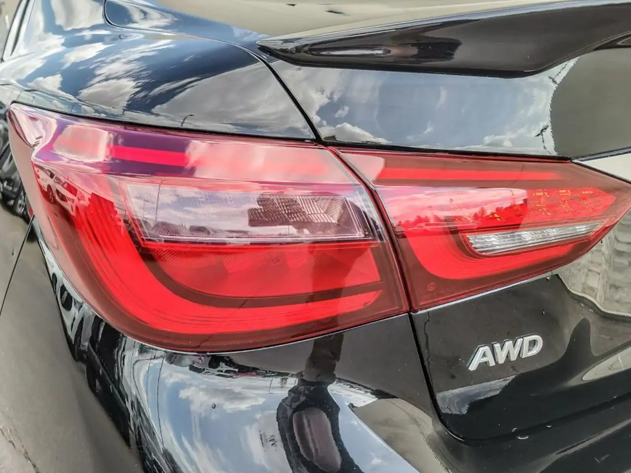 Infiniti Q50 снимка Infiniti Q50