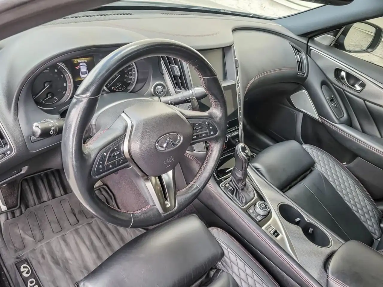 Infiniti Q50 снимка Infiniti Q50