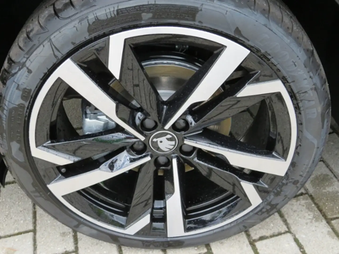 Skoda Scala Monte Carlo 1.0TSI 85kW DSG RFK MATRIX Negro - 2