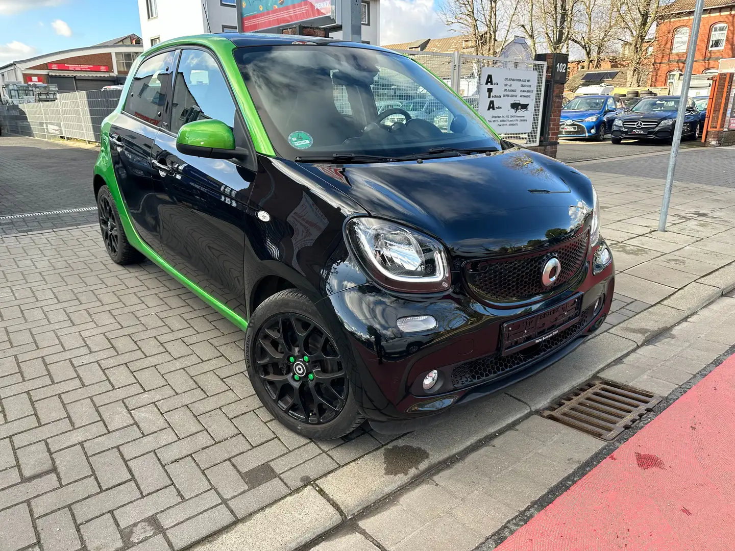 smart forFour electric drive / EQ (453.091) NAVI PANORAMA LEDER Grün - 1
