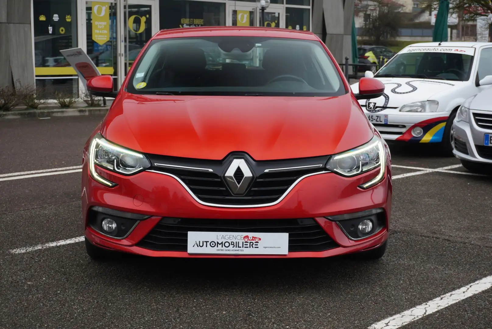 Renault Megane IV (2) 1.5 Blue DCI 115 Business + ATTELAGE Rot - 2