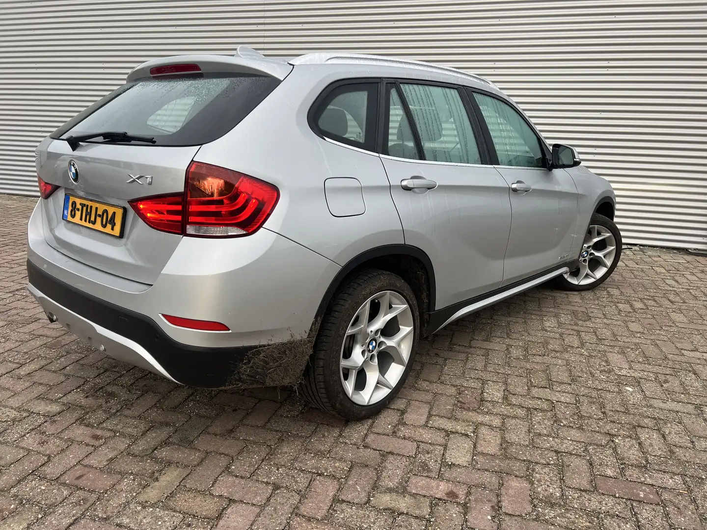 BMW X1 sDrive20i Business | Airco (automatisch) | Cruise Grijs - 2