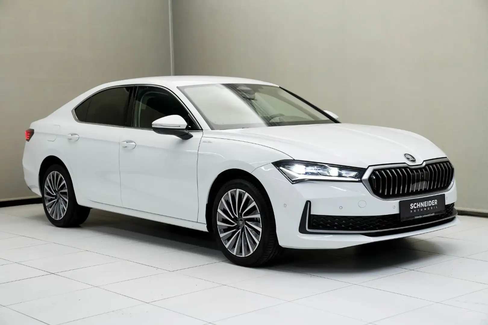 Skoda Superb 2.0 TDI L&K 4x4 elSitz Bel.Sitz PDC ACC Weiß - 2