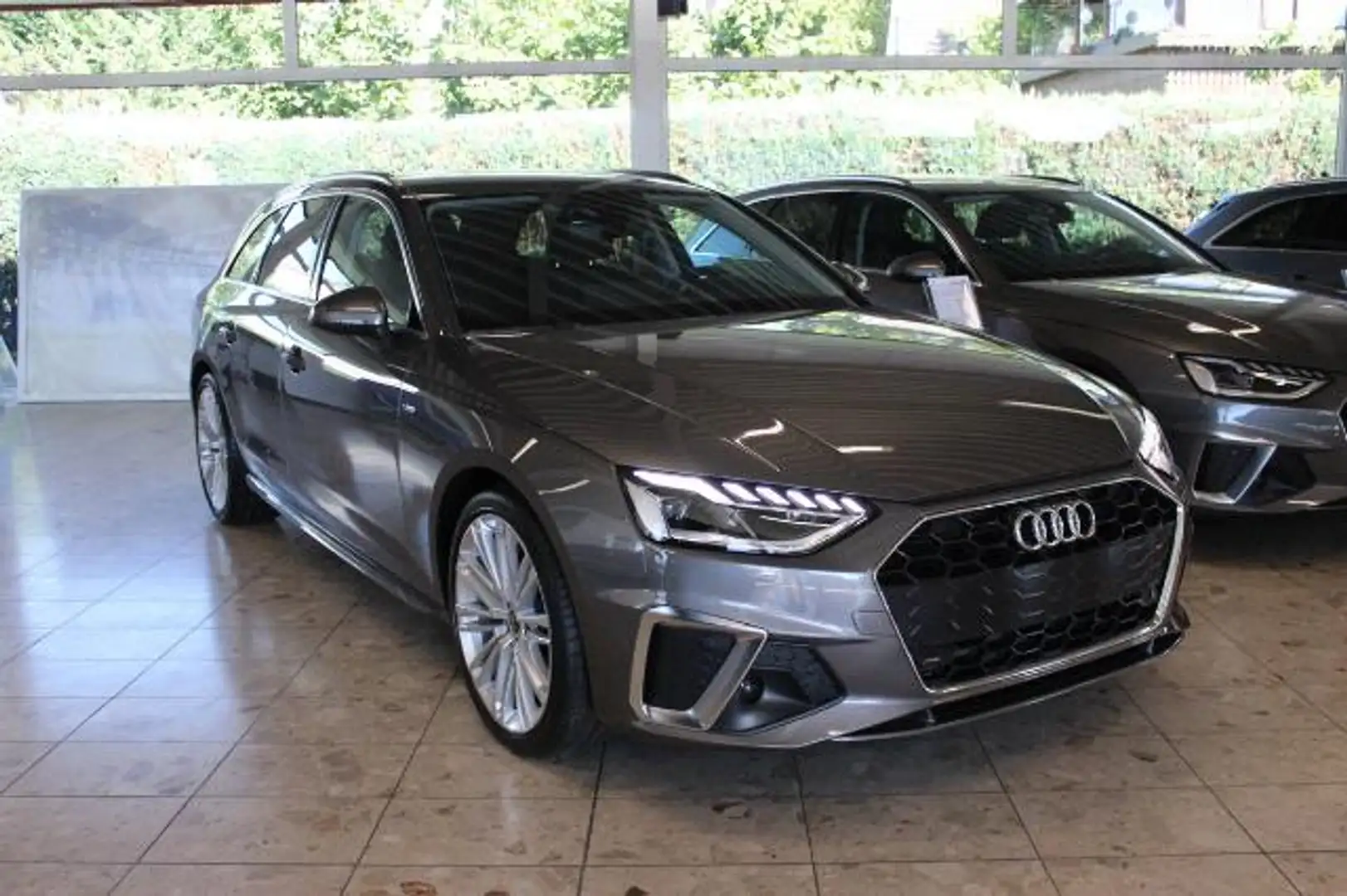 Audi A4 Avant 35 TFSI S Line / 19 Zoll + Technologie + Com Grau - 2