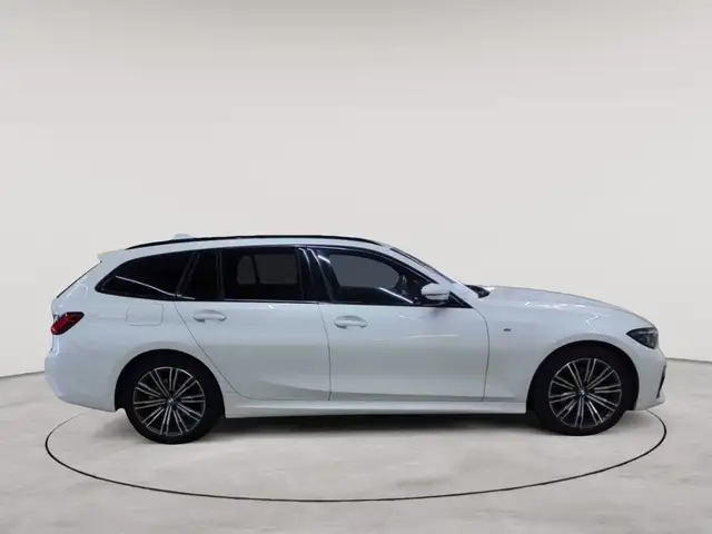 BMW 3 Series view 3