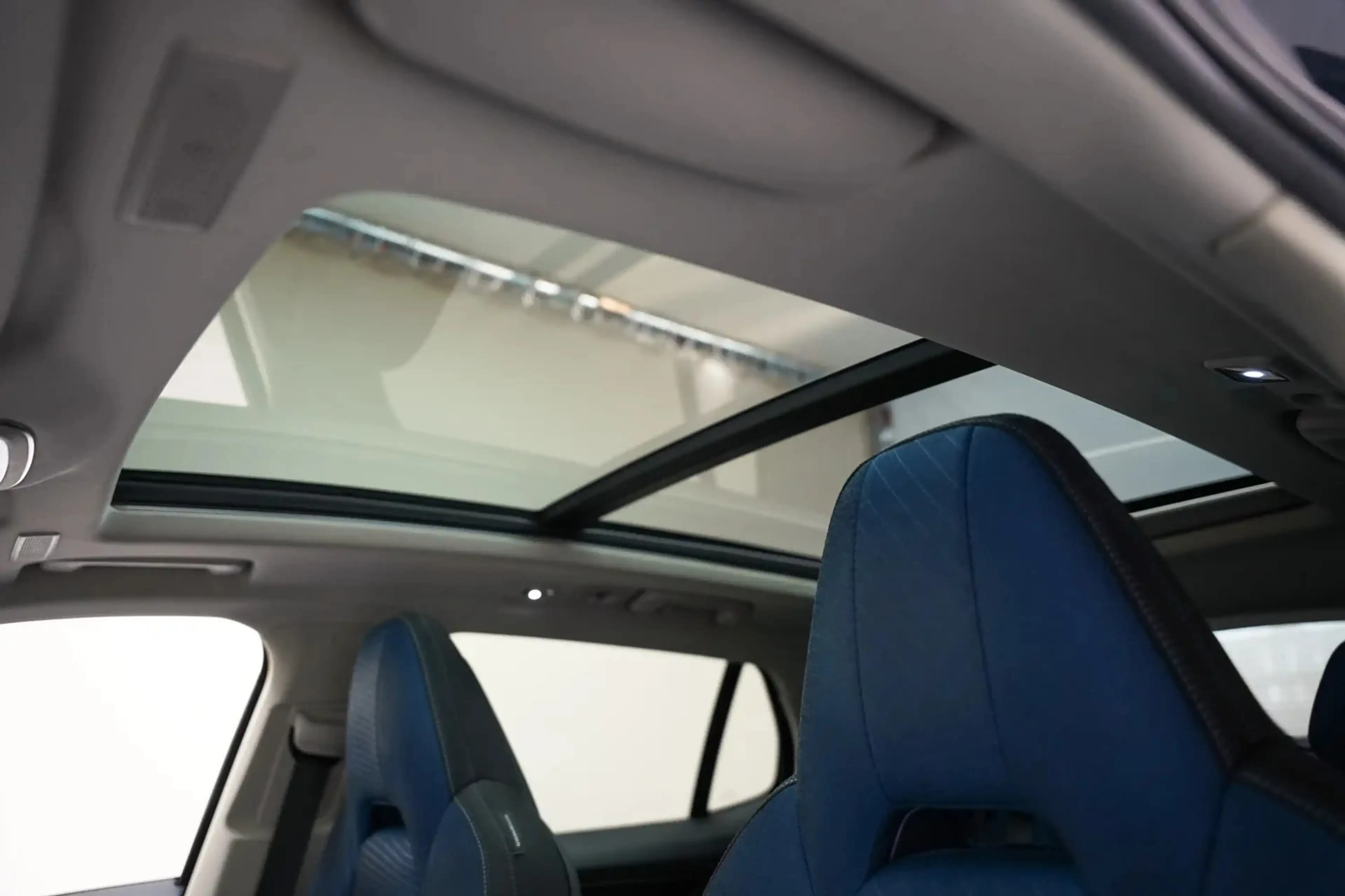 Lynk & Co 01 1.5 PHEV [ Panorama Navi 360°-Camera Keyless ] — photo 13