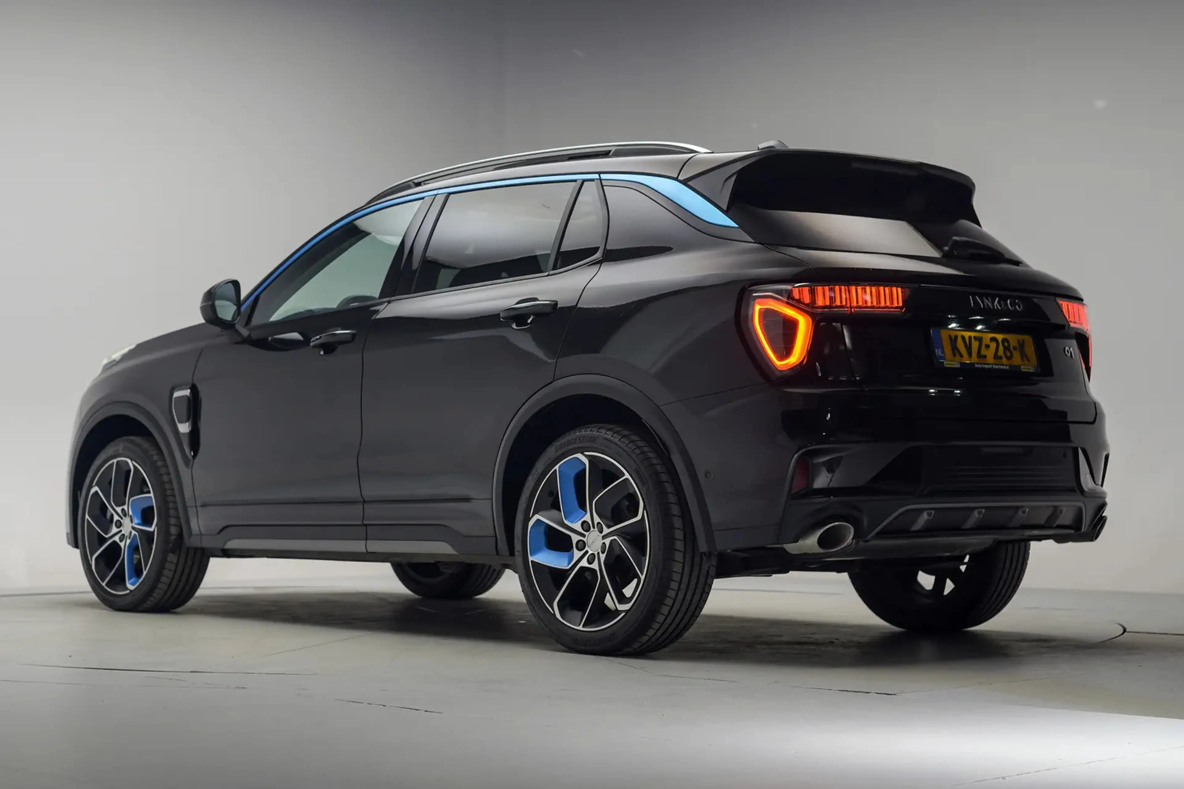 Lynk & Co 01 1.5 PHEV [ Panorama Navi 360°-Camera Keyless ] — photo 3