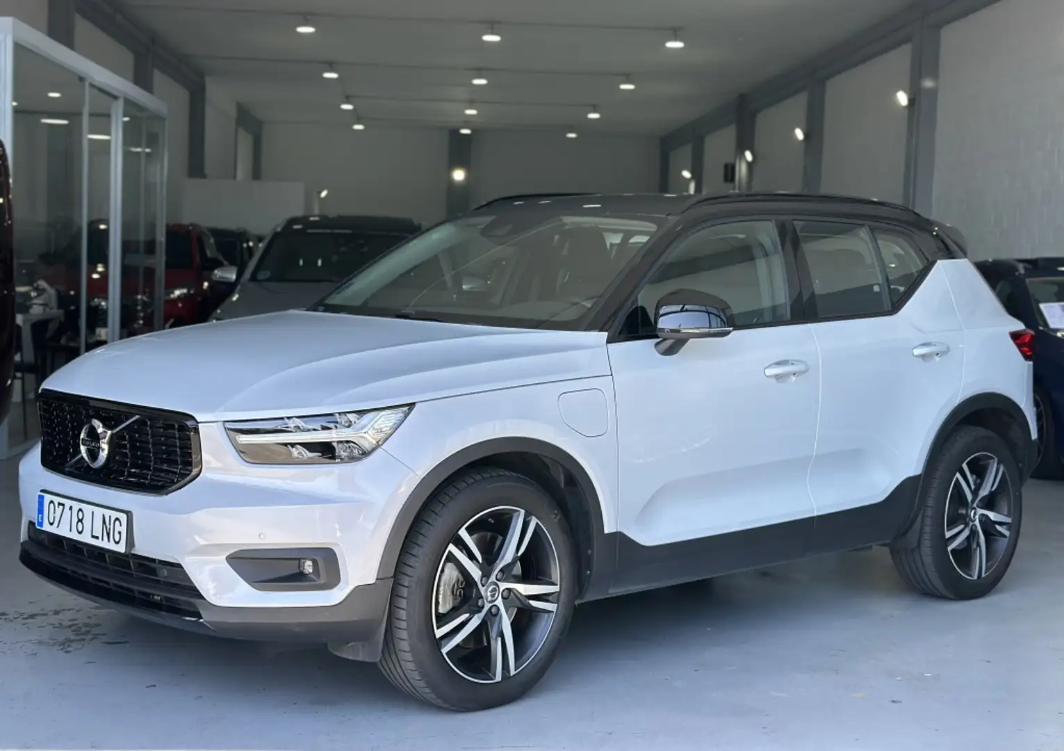 Volvo XC40 T4 Recharge R-Design Expression Aut. Gris - 1