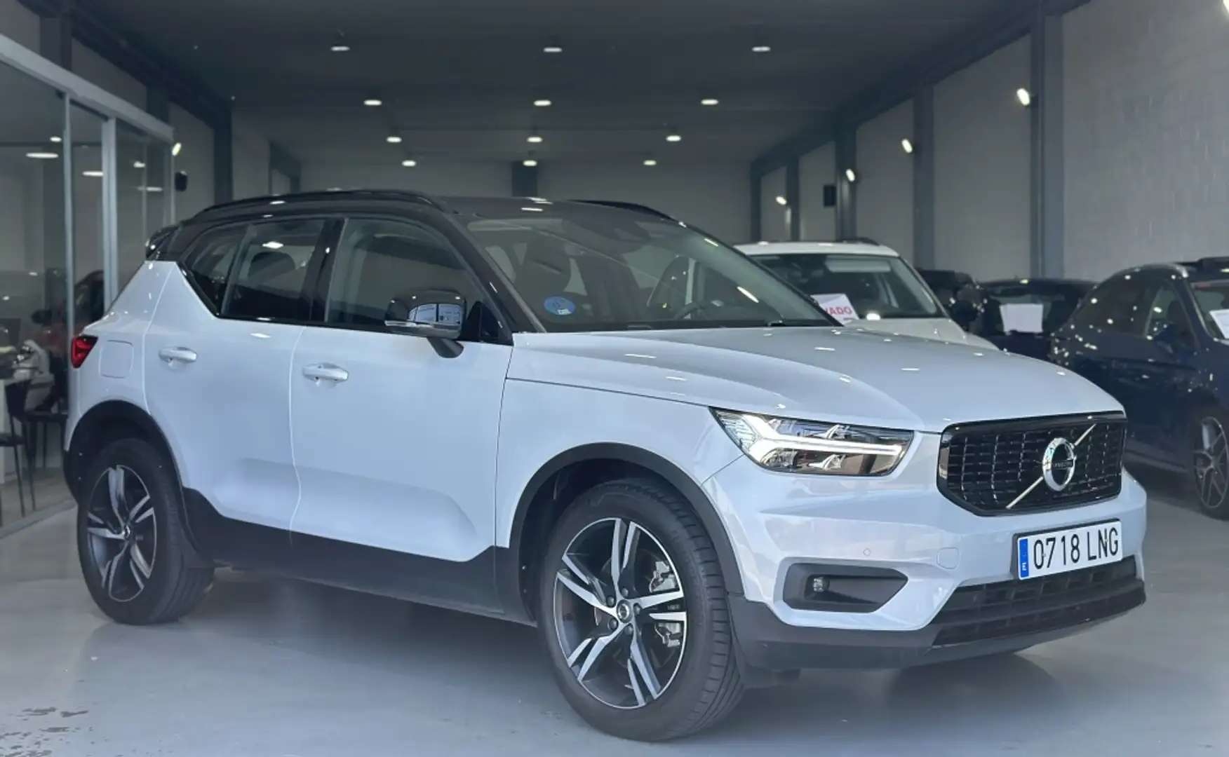 Volvo XC40 T4 Recharge R-Design Expression Aut. Gris - 2