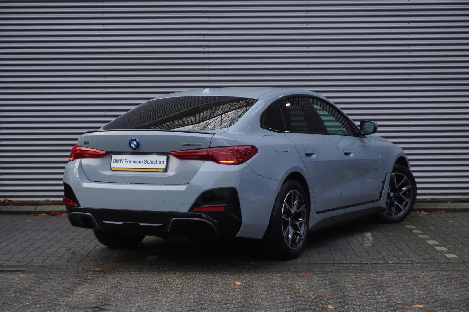 BMW i4 eDrive35 M Sportpakket Pro | Comfort Pack | HiFi S Gris - 2
