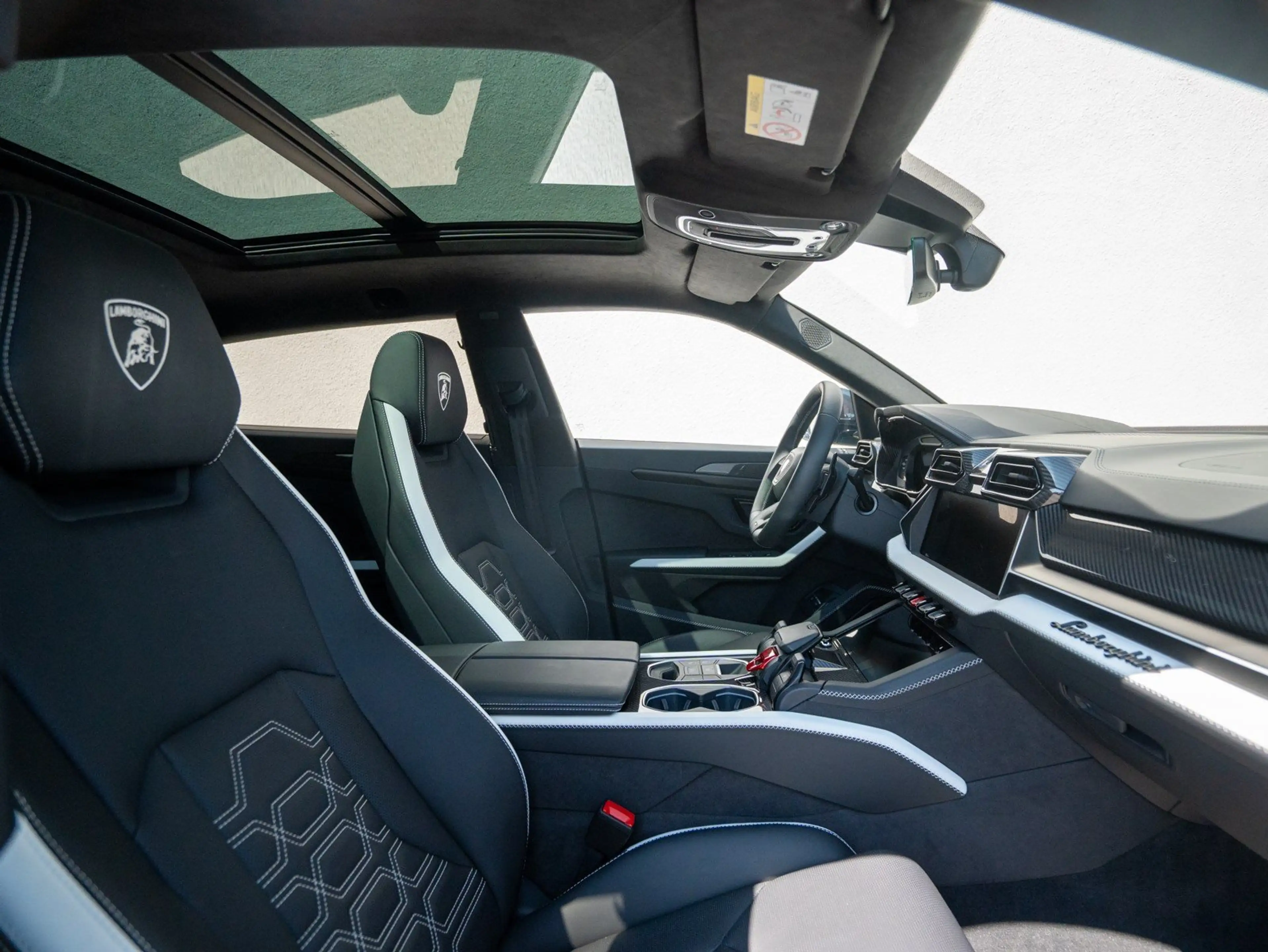 Lamborghini Urus SE CARBON AKRAPOVIC B&O PANO MASSAGE NIGHTVISION P — photo 9