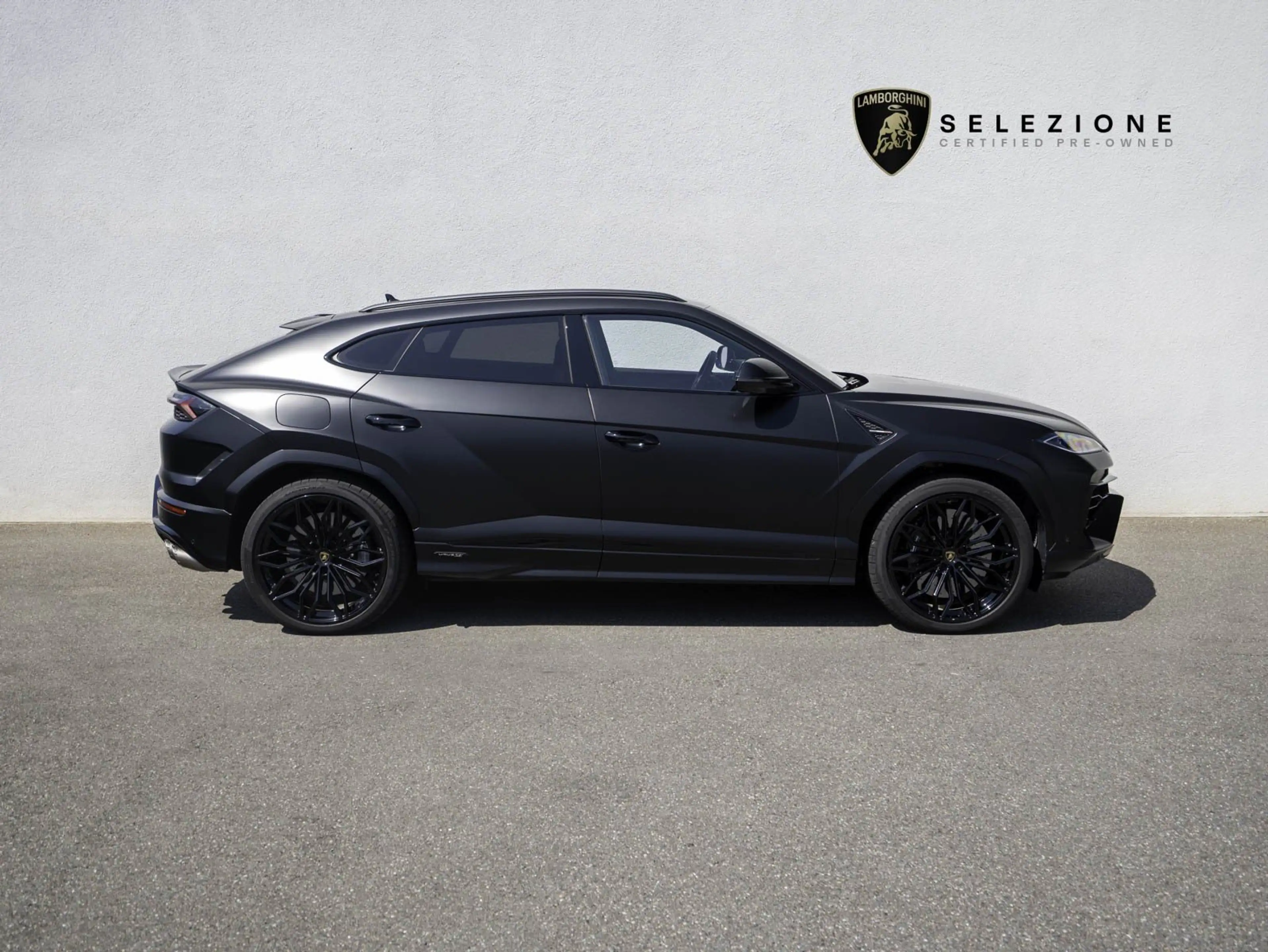 Lamborghini Urus SE CARBON AKRAPOVIC B&O PANO MASSAGE NIGHTVISION P — photo 2