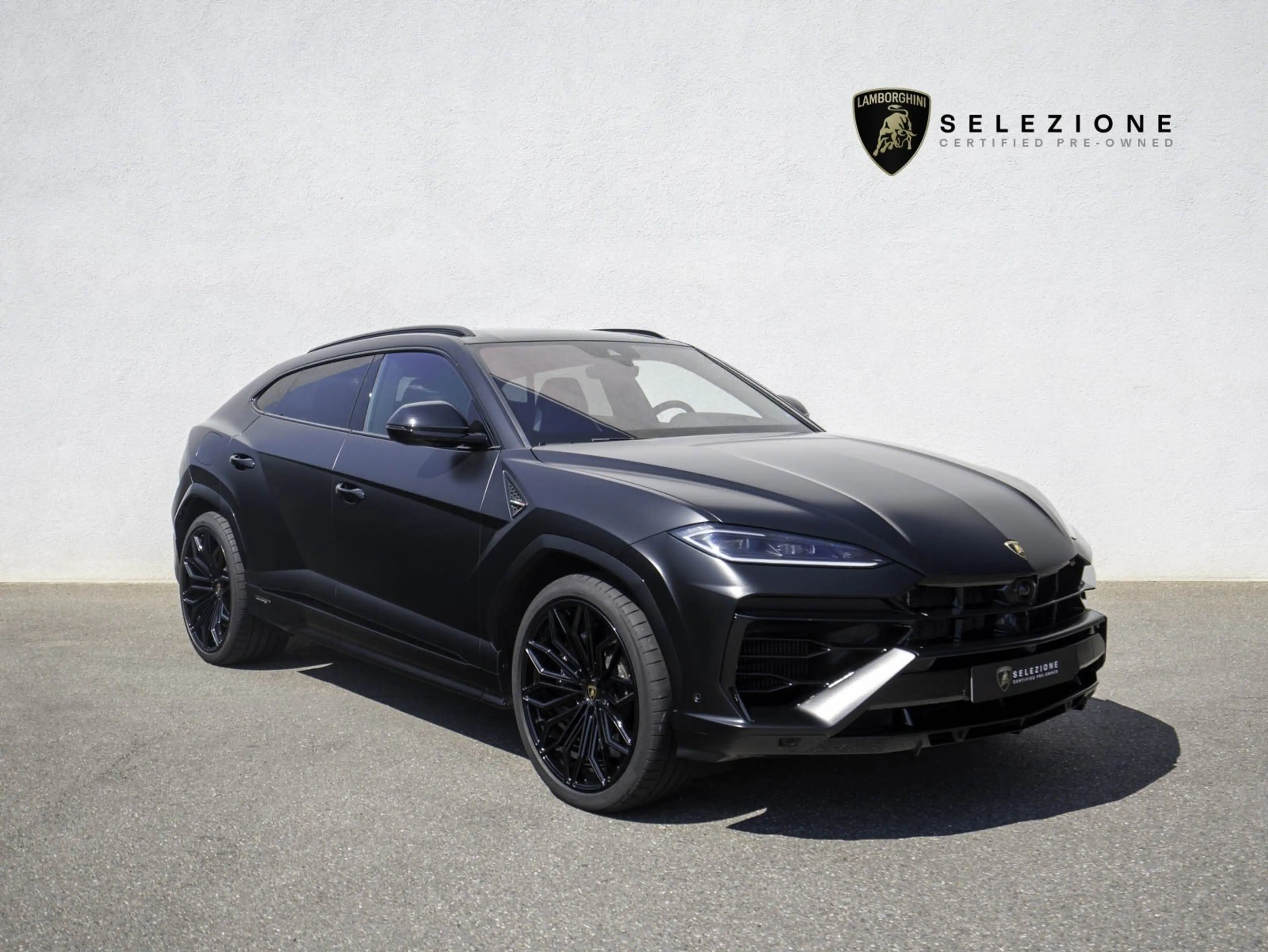 Lamborghini Urus SE CARBON AKRAPOVIC B&O PANO MASSAGE NIGHTVISION P