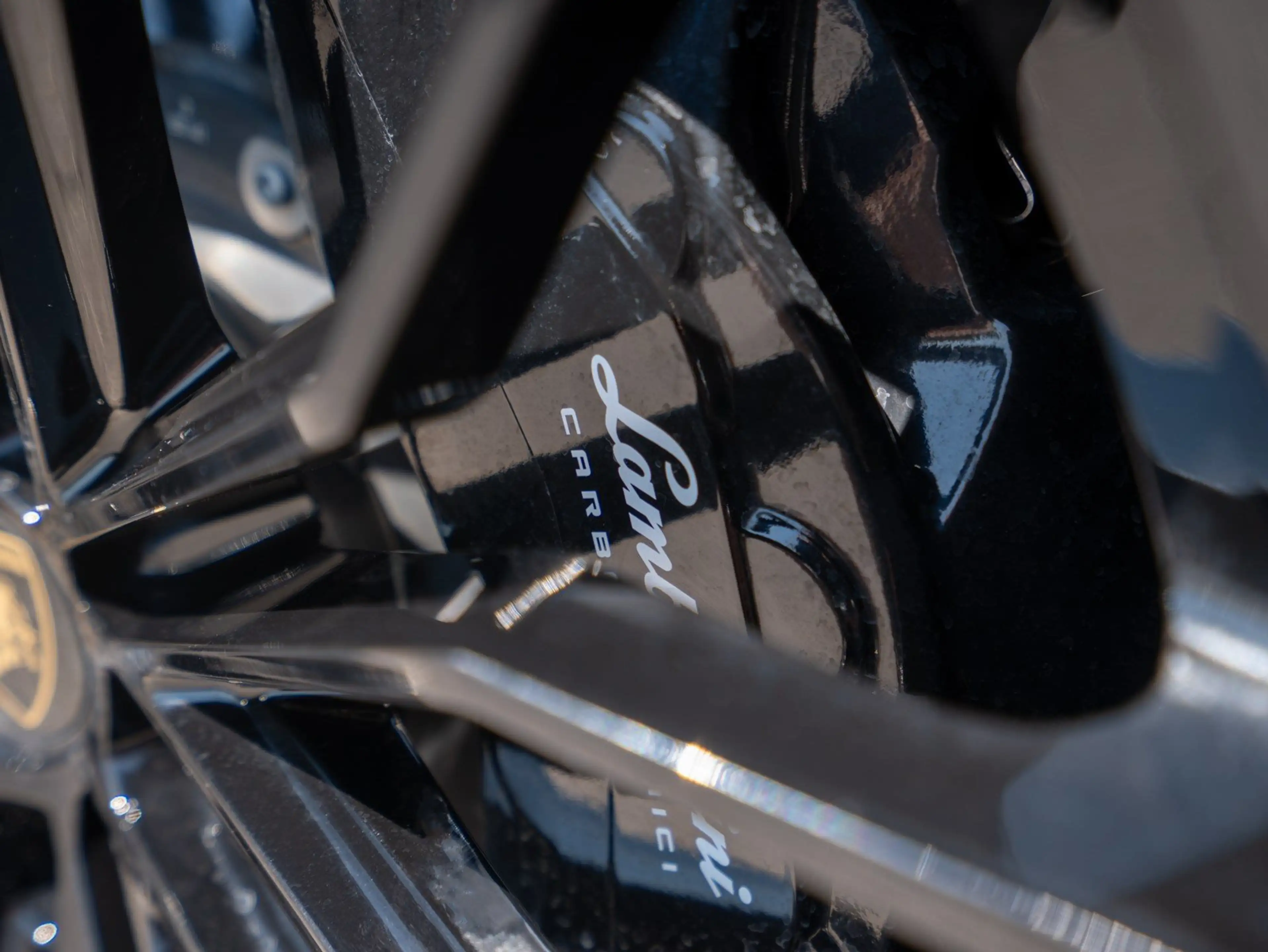 Lamborghini Urus SE CARBON AKRAPOVIC B&O PANO MASSAGE NIGHTVISION P — photo 13