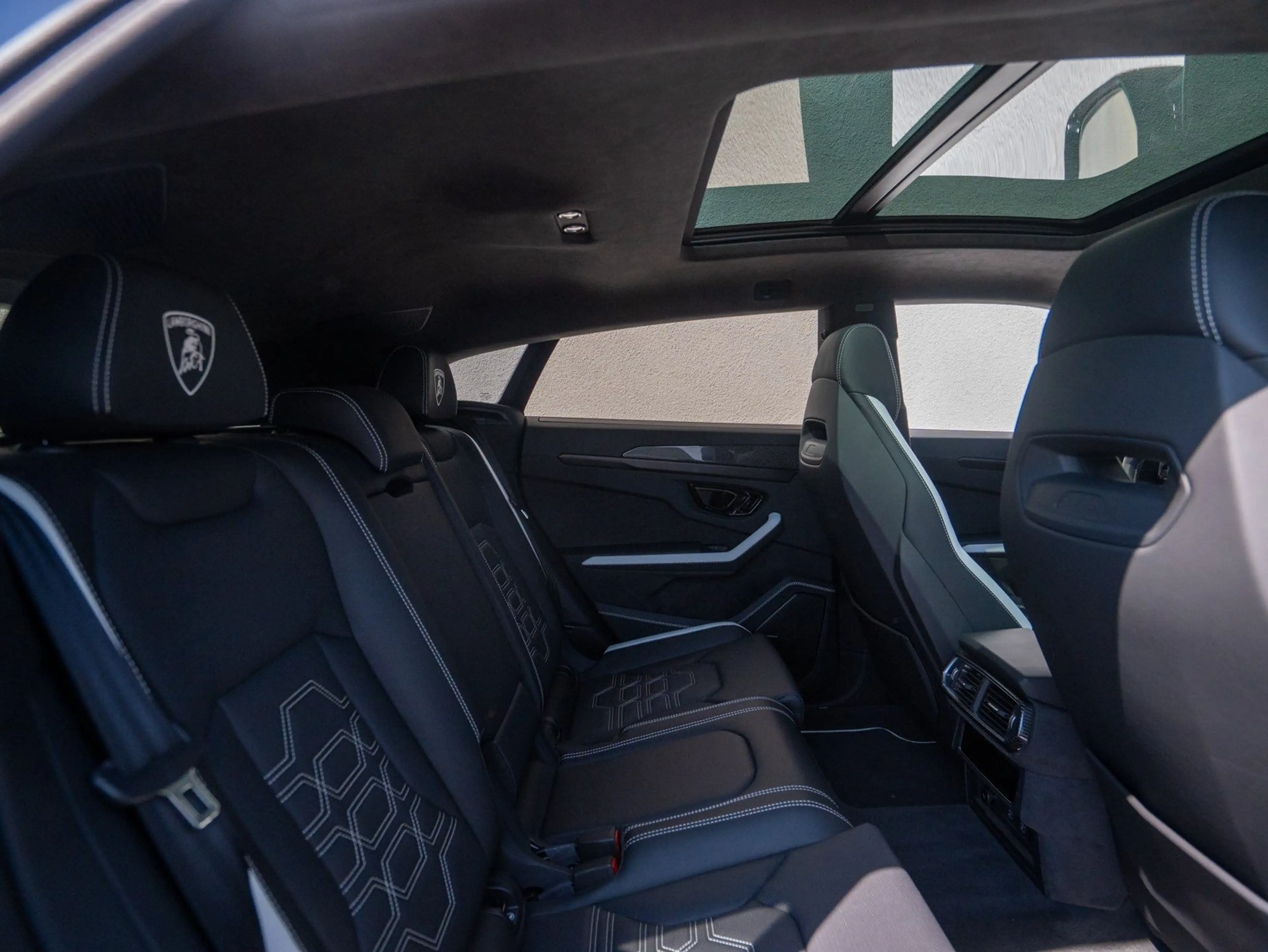 Lamborghini Urus SE CARBON AKRAPOVIC B&O PANO MASSAGE NIGHTVISION P — photo 10