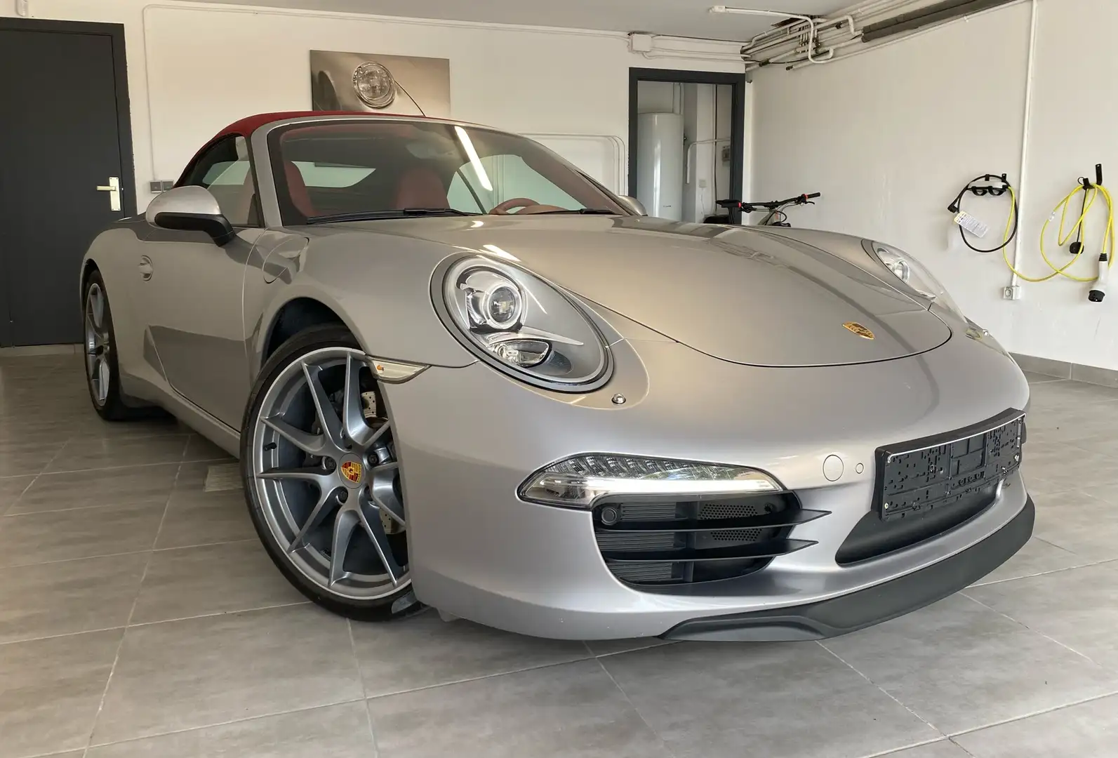 Porsche 911 Carrera Cabriolet PDK Plateado - 2