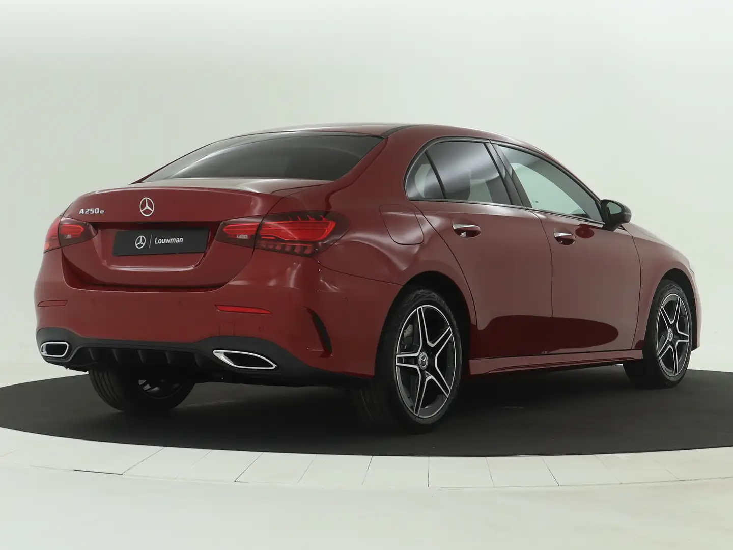 Mercedes-Benz A 250 e AMG Line | Premium Pack | Rijassistentiepakket | Rood - 2