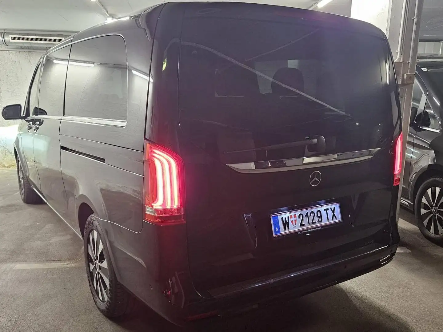 Mercedes-Benz V 250 V 250 d BusinessVan 4MATIC extralang Avantgarde Aut. Avantgarde Schwarz - 2