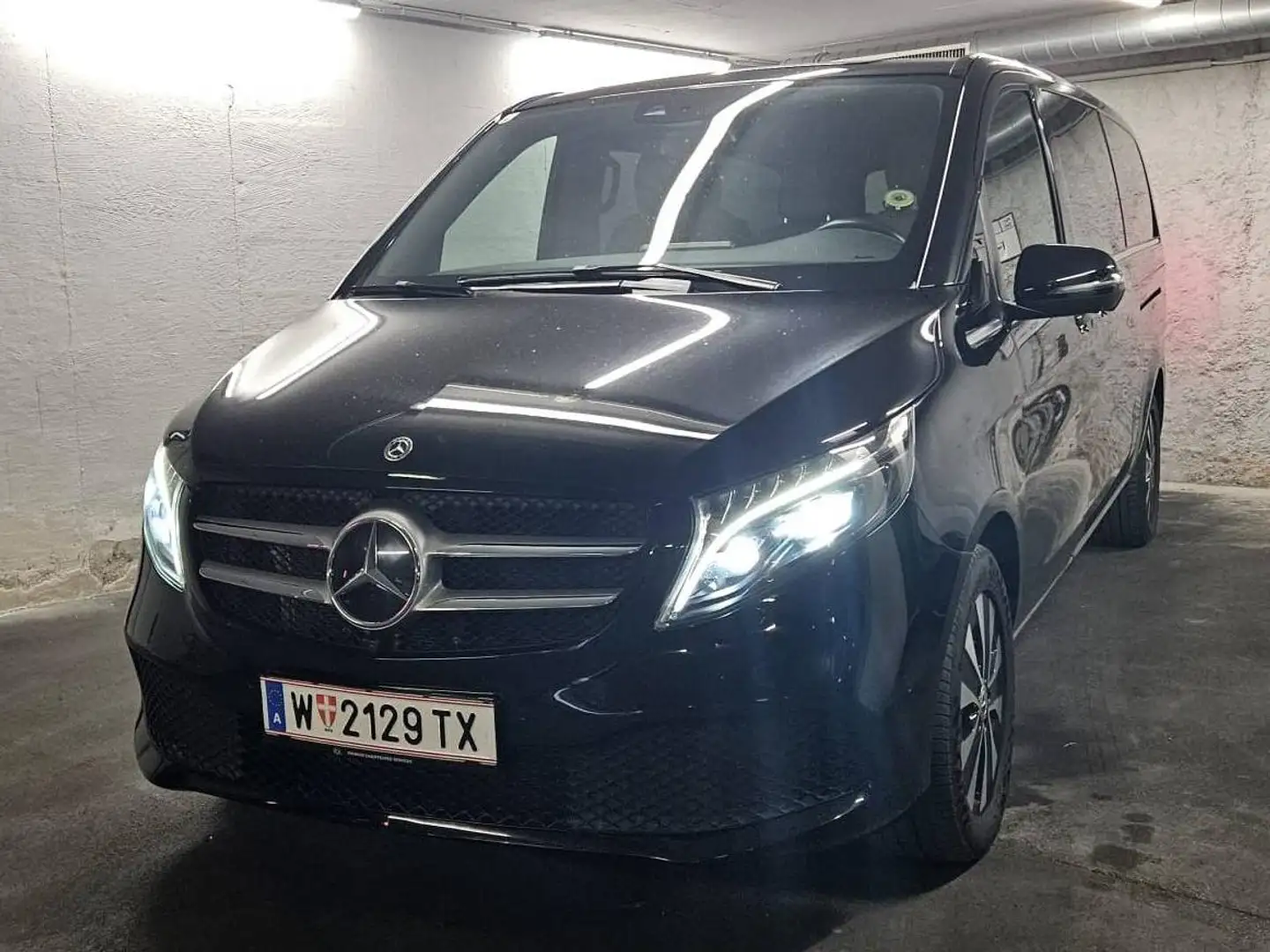 Mercedes-Benz V 250 V 250 d BusinessVan 4MATIC extralang Avantgarde Aut. Avantgarde Schwarz - 1