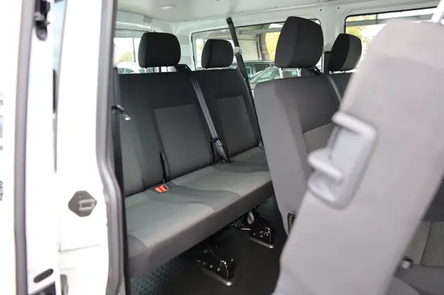 Volkswagen T6.1 Transporter Kombi LR TDI Ansicht 11