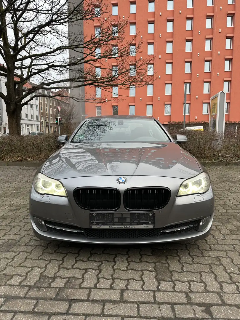 BMW 523 523i Aut. Grau - 1
