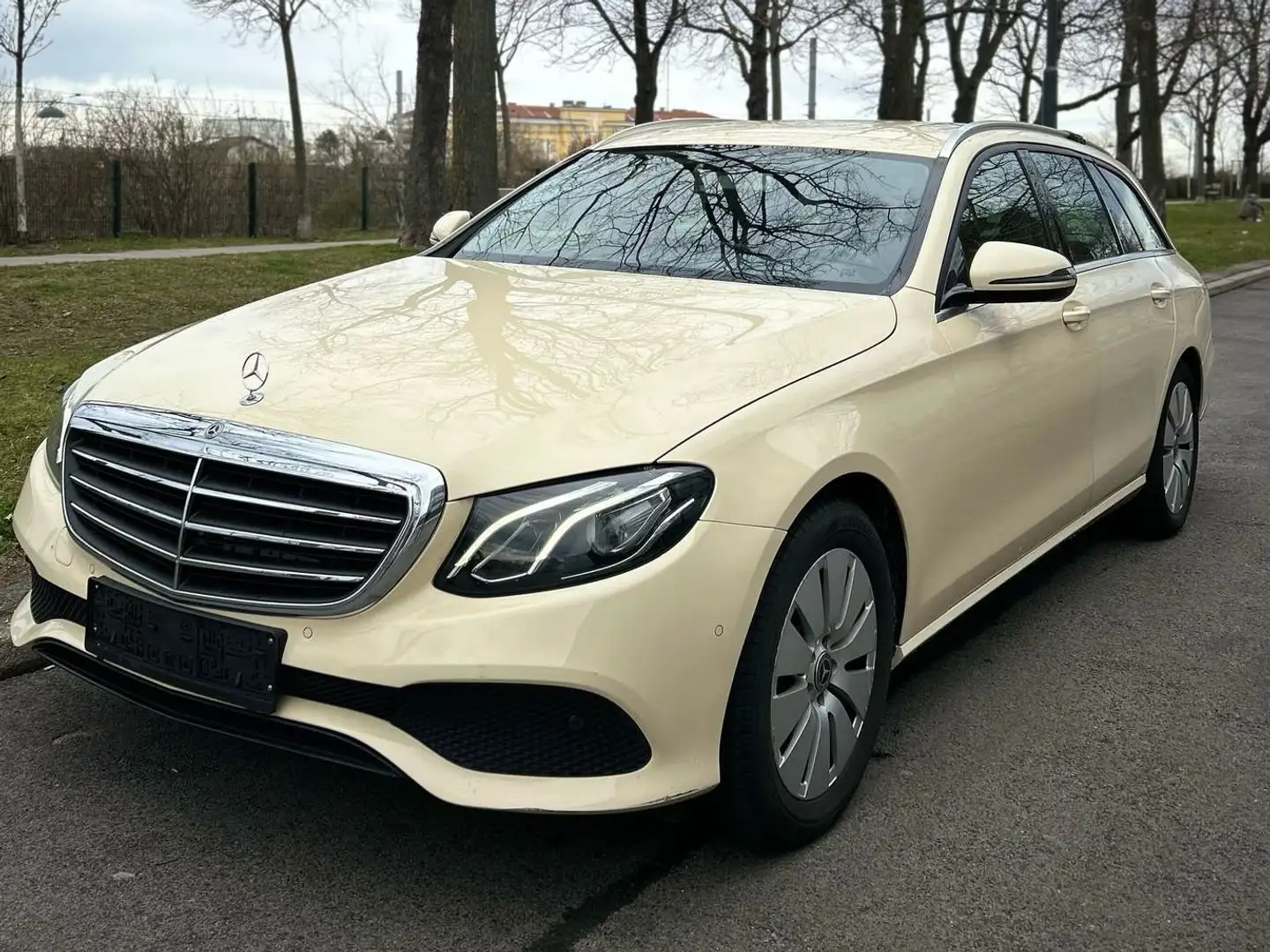 Mercedes-Benz E 200 E 200 d T Aut. Beige - 1