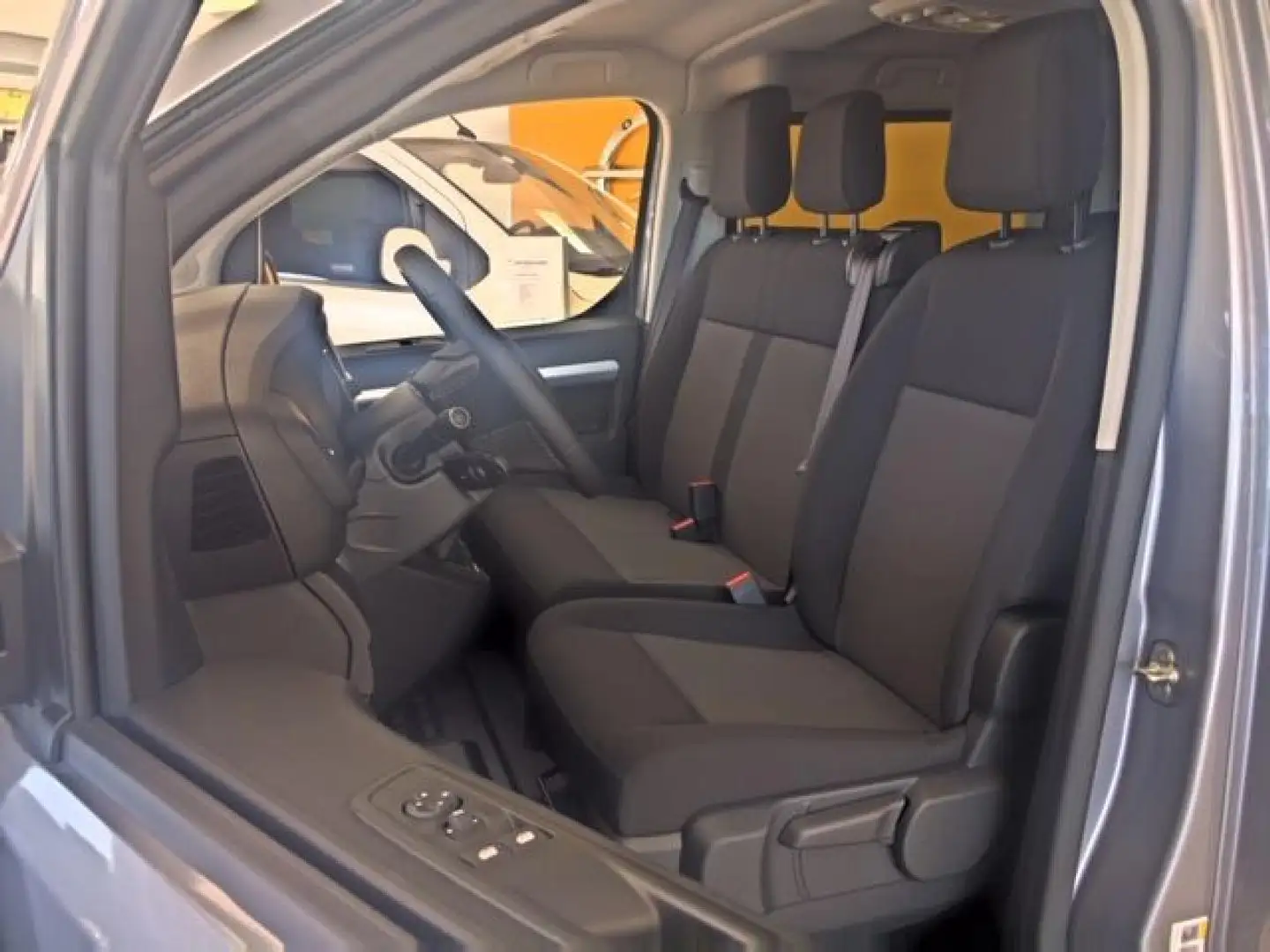 Opel Zafira L  Selection Grau - 2