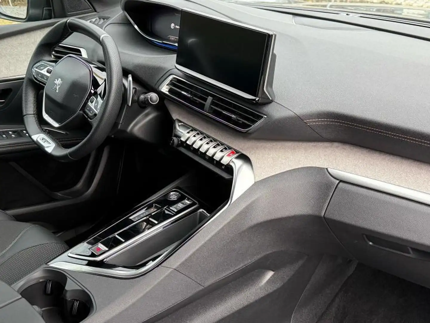 Peugeot 3008 GT / EAT8 / 1.5 BlueHDI Blau - 2